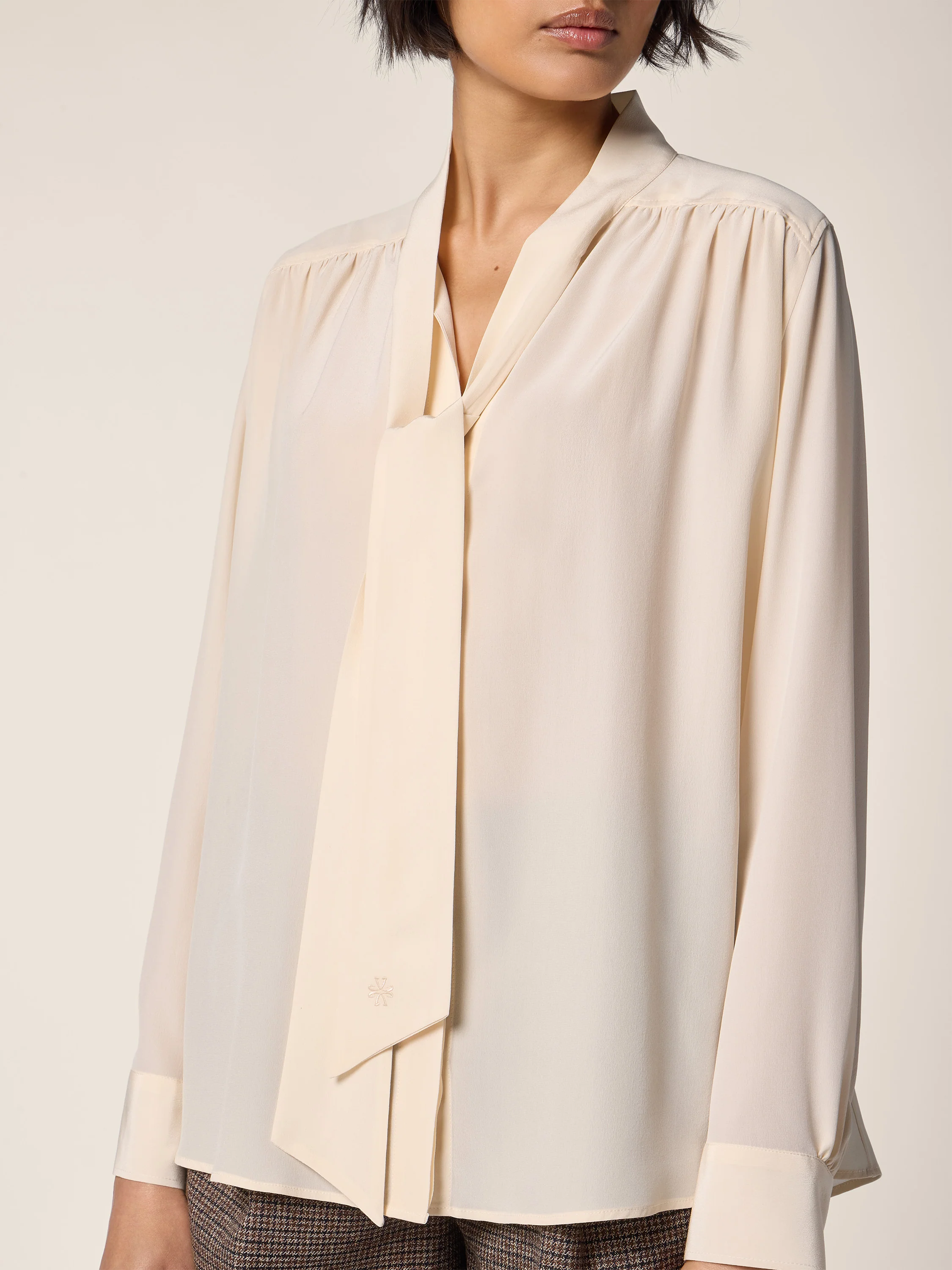 Silk Crêpe de Chine Shirt With Bow Tie - Image 4