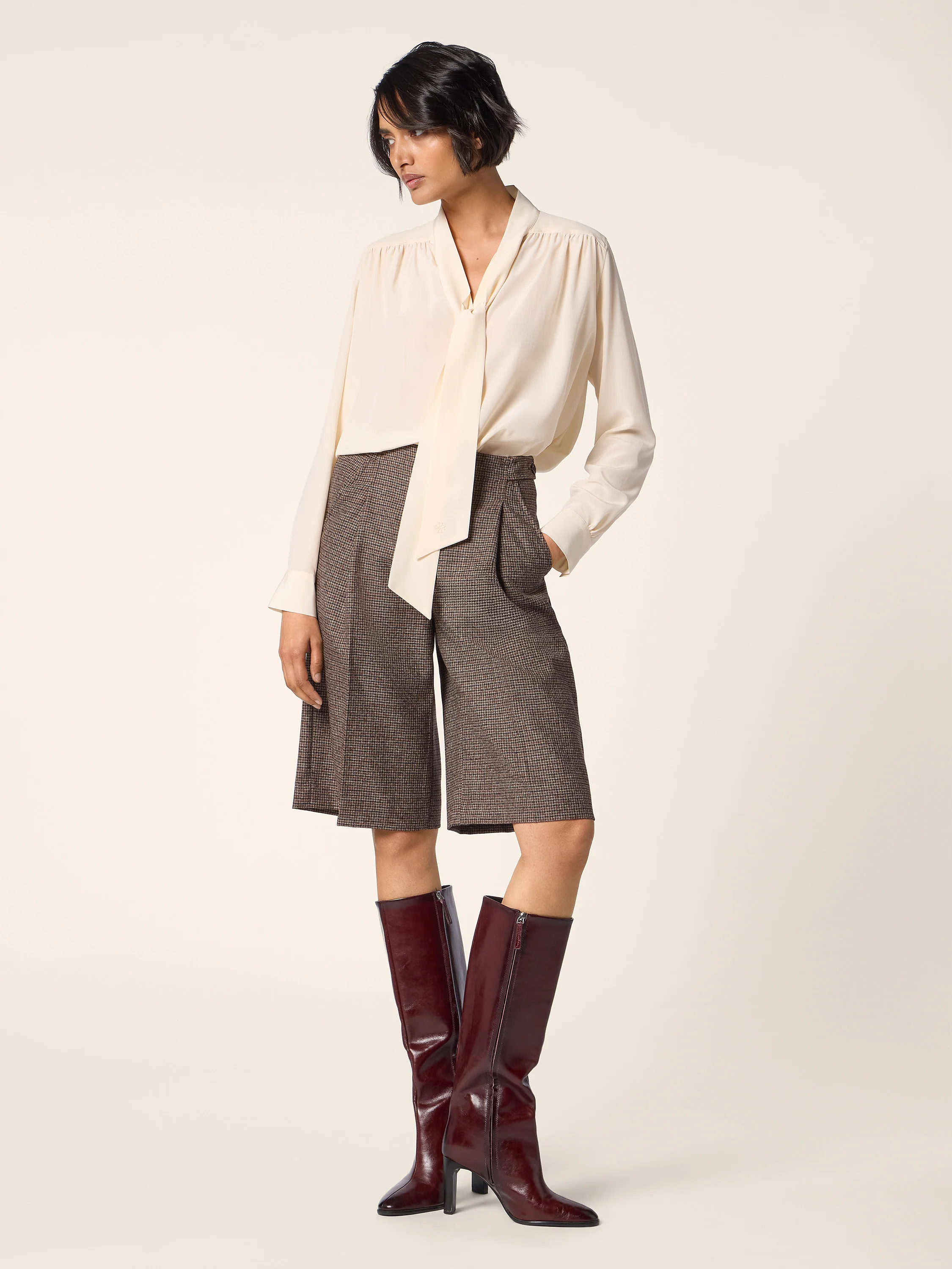 Ivy – Bermudas in Houndstooth Wool - Image 2
