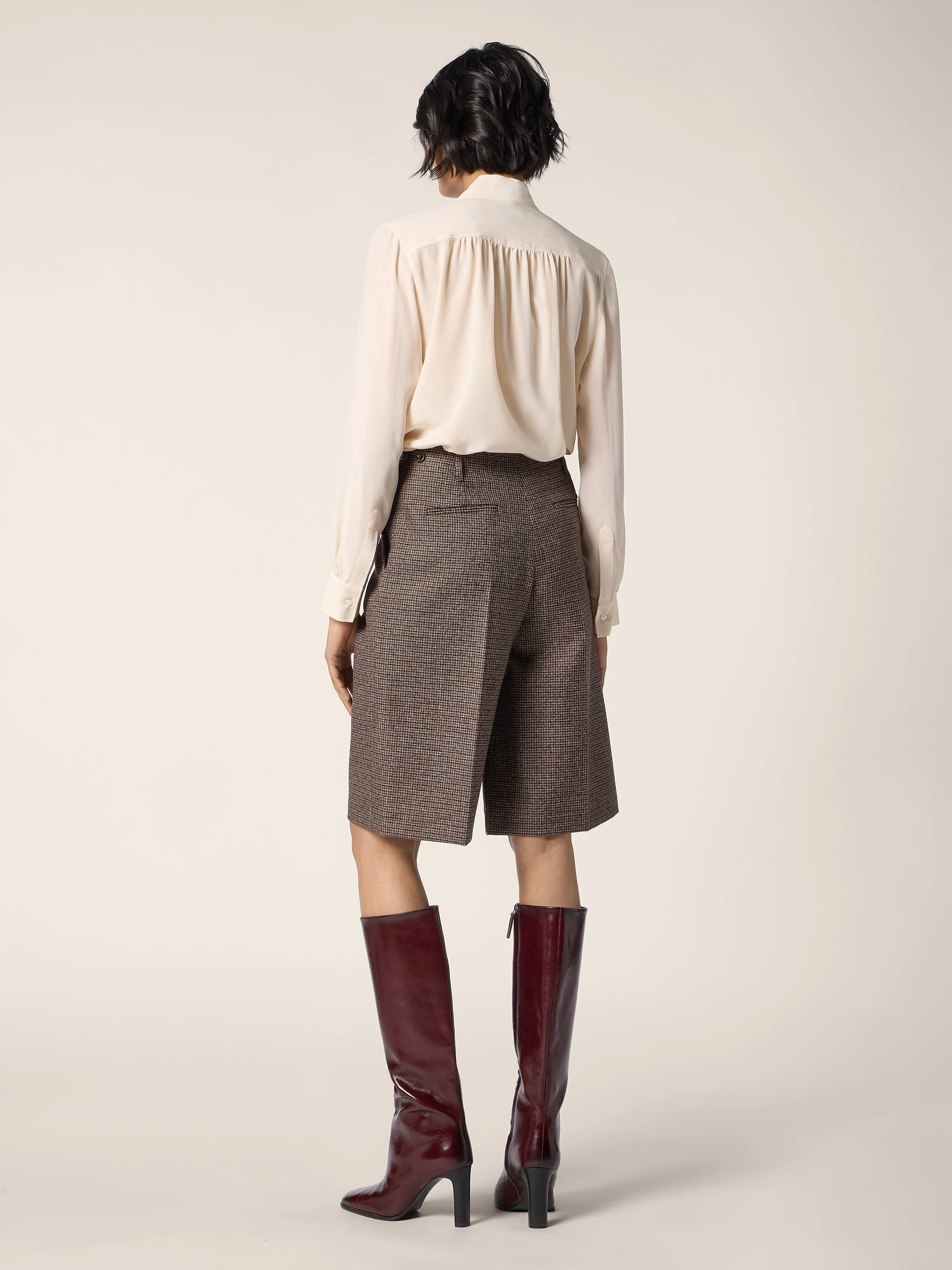 Ivy – Bermudas in Houndstooth Wool - Image 4