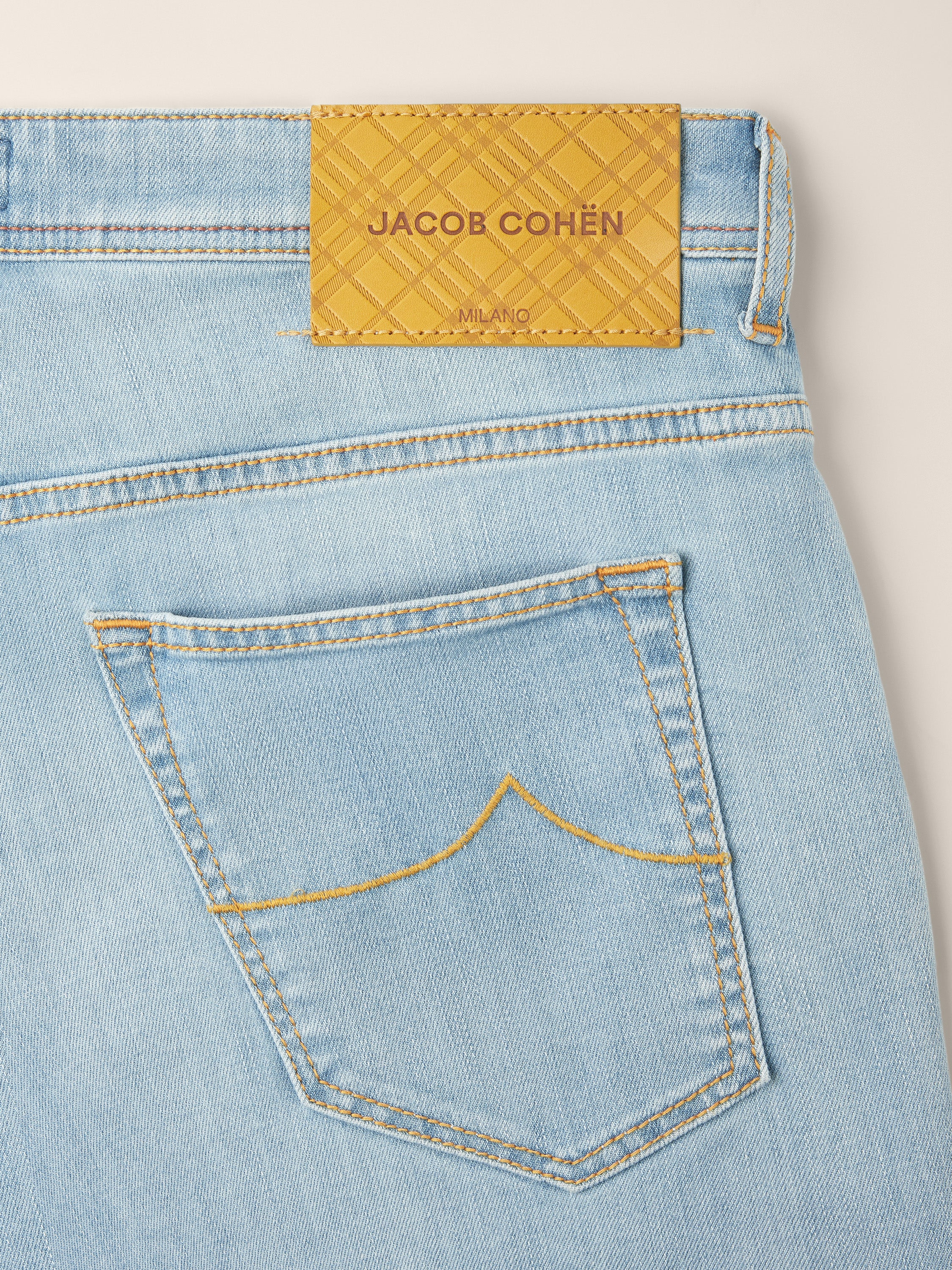 Lou – Bermudas in super stretch denim - Image 3